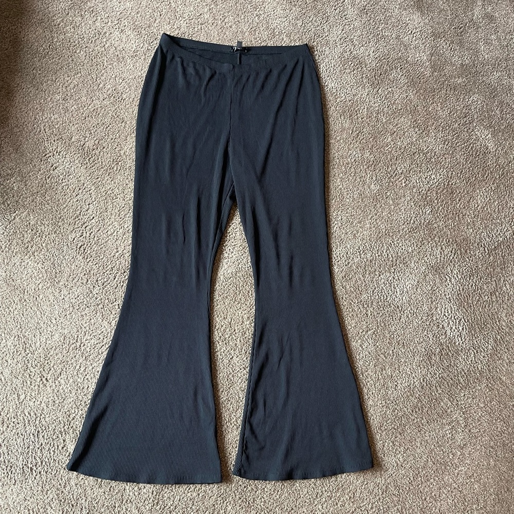 Black ribbed bell bottom pull on pants plus size 22